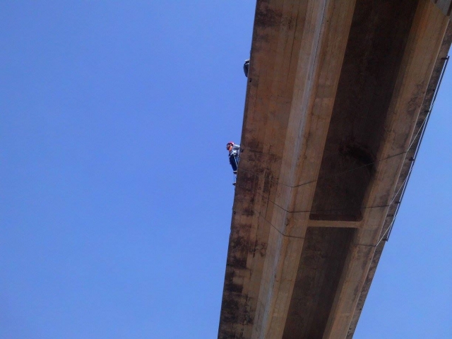  Bungee jumping 